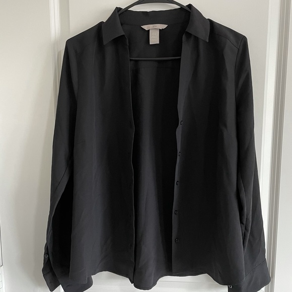 H&M Tops - CLOSET CLEAN-OUT! H&M button down